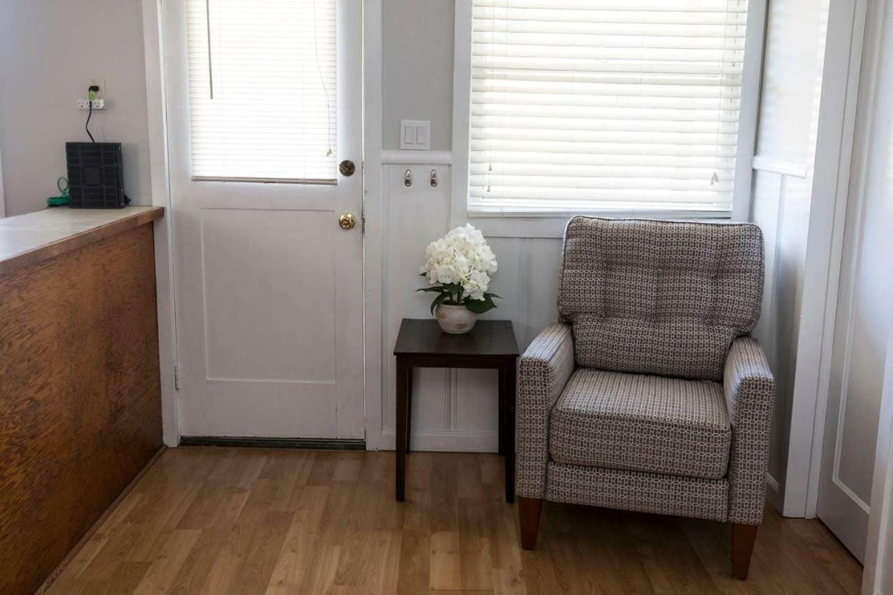 West End Neighborhood Cottage Santa Rosa Bagian luar foto