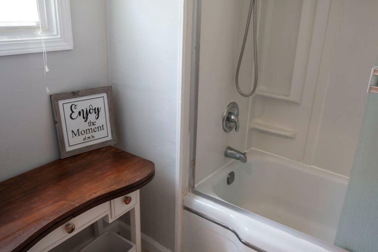 West End Neighborhood Cottage Santa Rosa Bagian luar foto