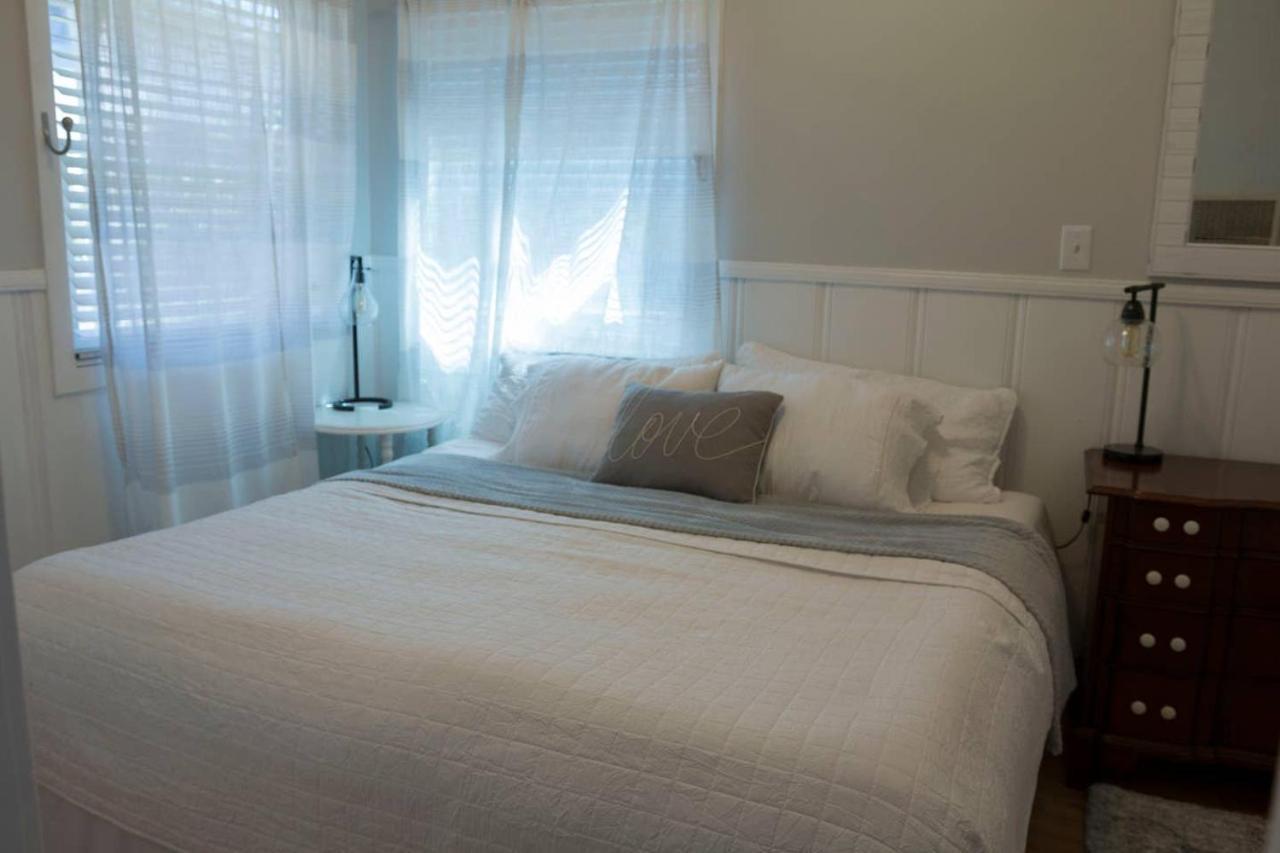West End Neighborhood Cottage Santa Rosa Bagian luar foto